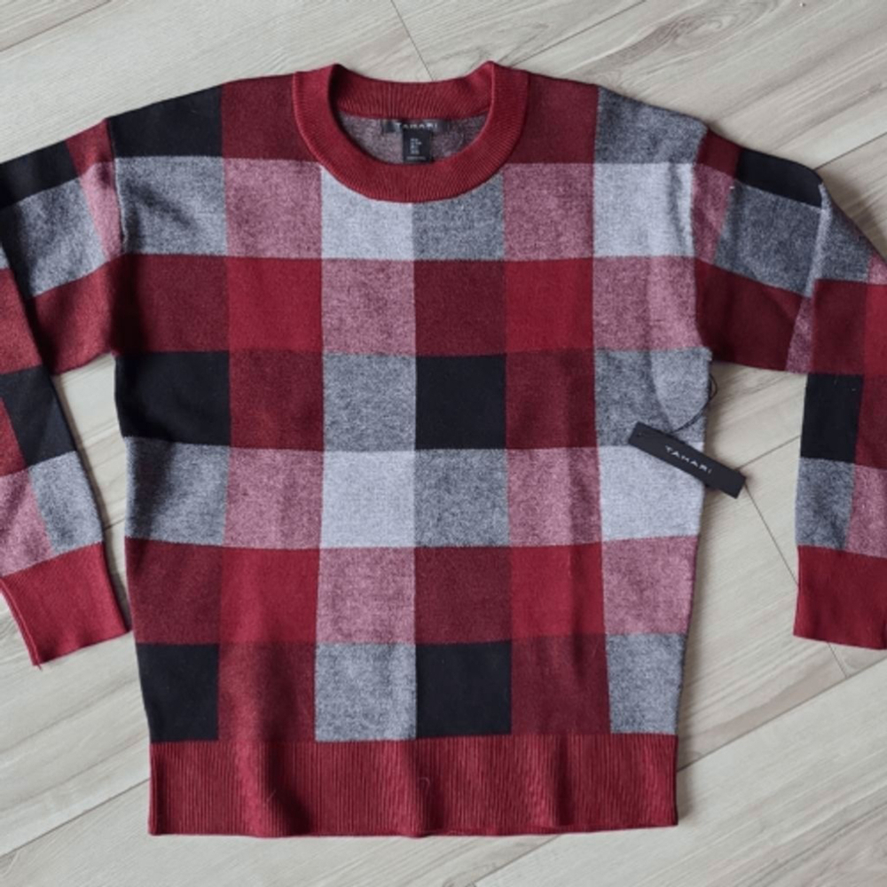 Tahari NWT 50% Viscose Lightweight Sweater sz M Red, Black, Gray
